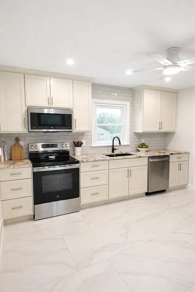 Foto del edificio - 1679 Culleoka Hwy