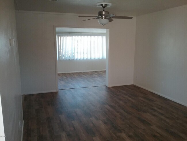 Foto del edificio - 11006 W Canterbury Dr