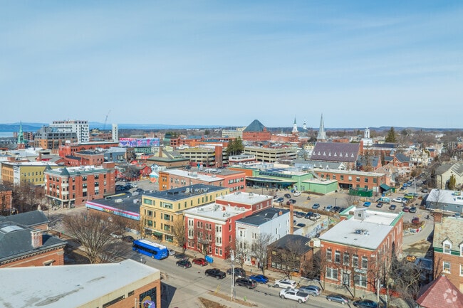 Aerial Context - 260 College St