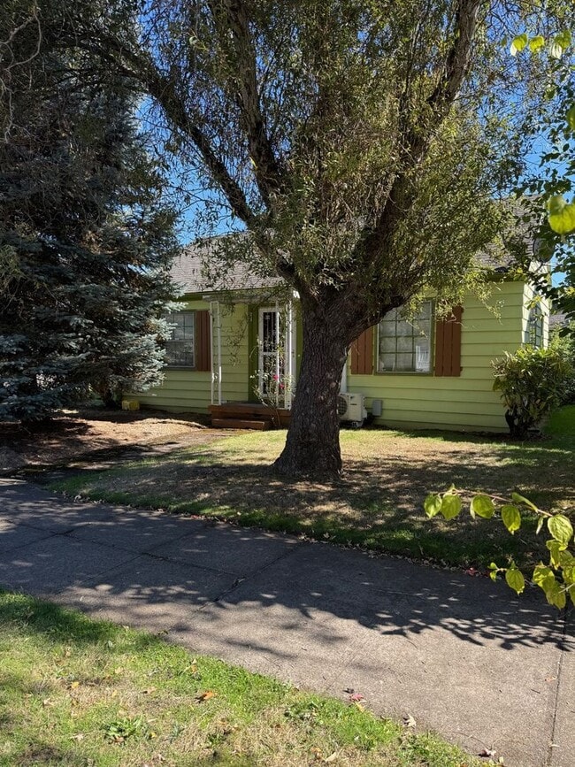 Building Photo - TIP TOP ON TYLER