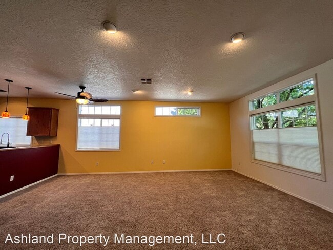 Building Photo - 3 br, 2.5 bath House - 441 N Mountain Ave