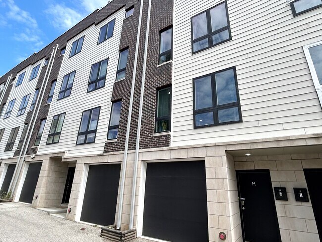 Photo - 3831 TERRACE St Townhome