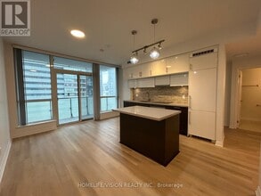 Building Photo - 8 Mercer St