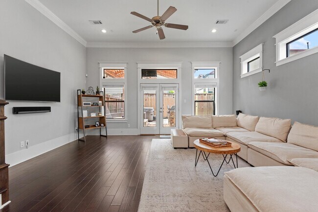 Foto del edificio - 5825 Petty St