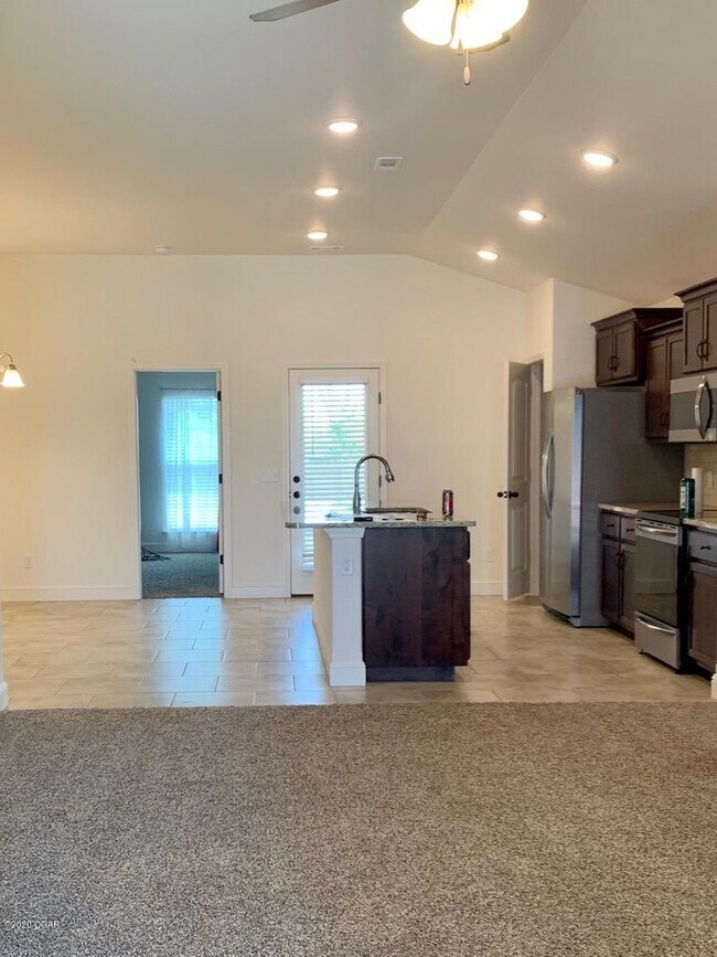 Foto del edificio - 4340 E 23rd St