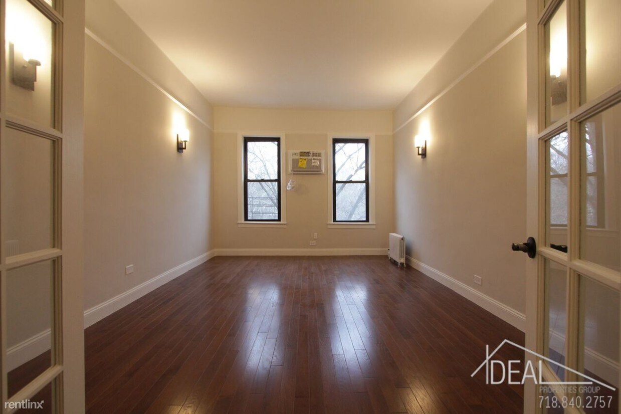 Primary Photo - 206 Nassau Ave