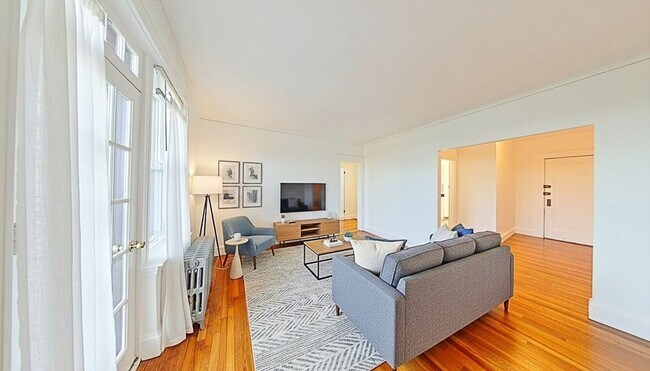 Building Photo - 2031 Commonwealth Ave