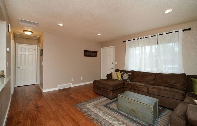 Building Photo - 3 br, 2 bath House - 8679 W 86th Circle