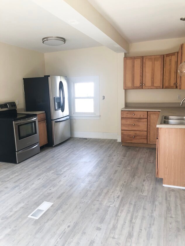 28 Plum Ave, Shelby, OH 44875 House for Rent in Shelby, OH