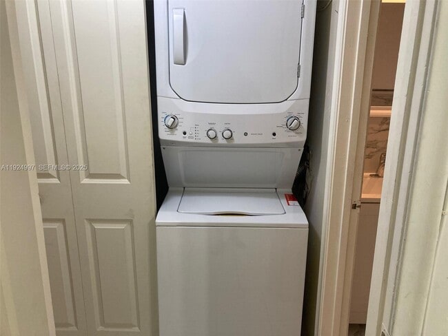 Building Photo - 6283 W 24th Ave