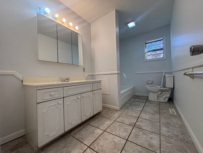 Foto del edificio - Beautiful 3 bedroom 1 bath house!