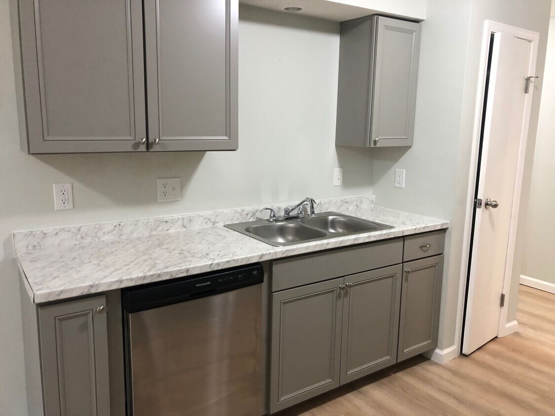 Foto del edificio - 926/928 Sprucewood Ln