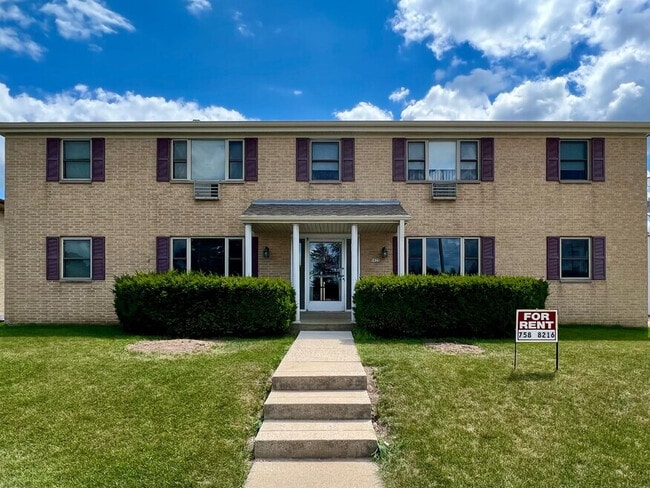 Building Photo - 5821 W Lincoln Ave