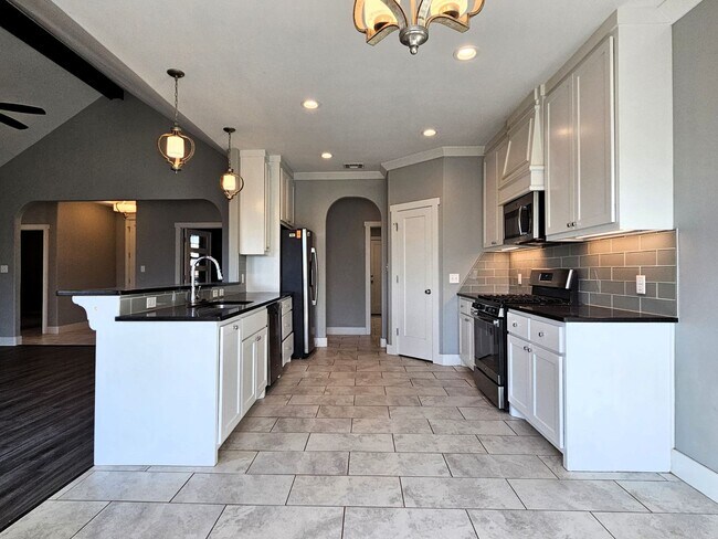Building Photo - **Move in Special** Half off one months re...