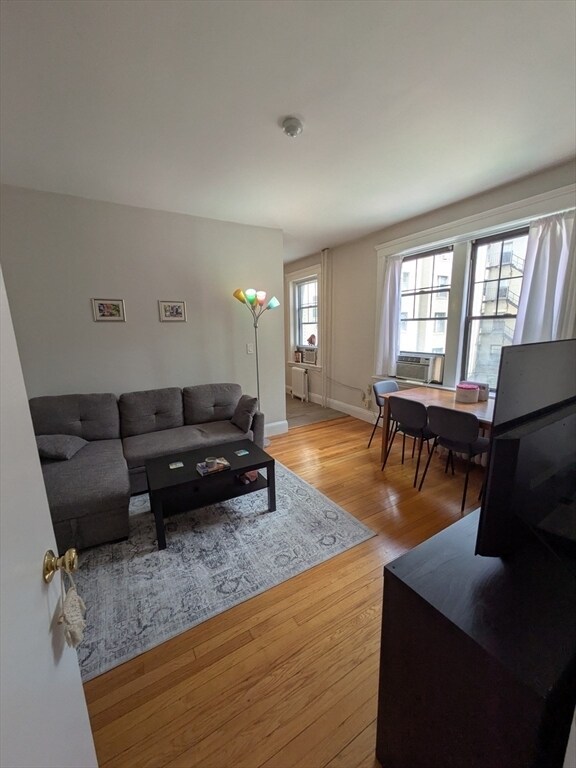 Foto del edificio - 370 Chestnut Hill Ave