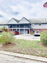 Building Photo - 200 Country Club Dr