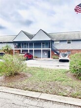 Building Photo - 200 Country Club Dr