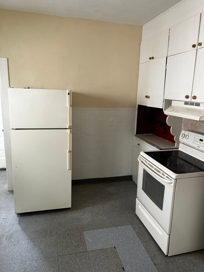 Kitchen - 311 Ross St
