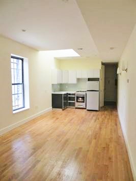 Primary Photo - 1110 Dekalb Ave