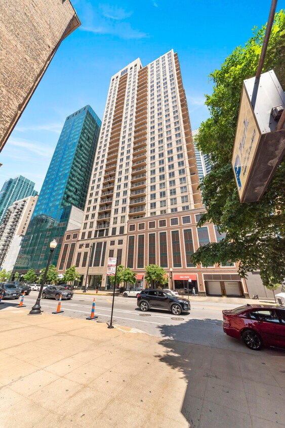 Foto principal - 1111 S Wabash Ave