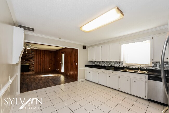 Building Photo - Lease today! No extra charge for contentme...