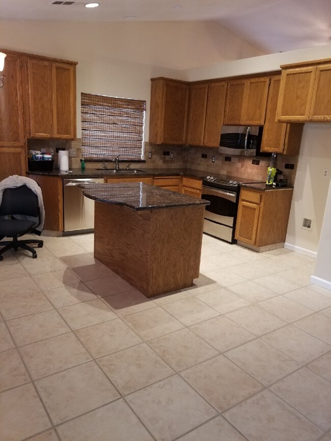 Building Photo - 1376 Ivy Way