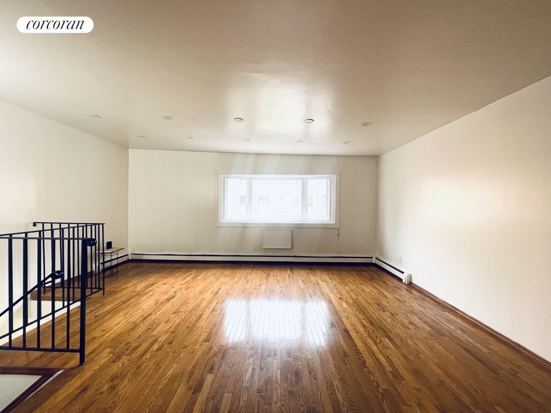 Primary Photo - 85 Eldert St
