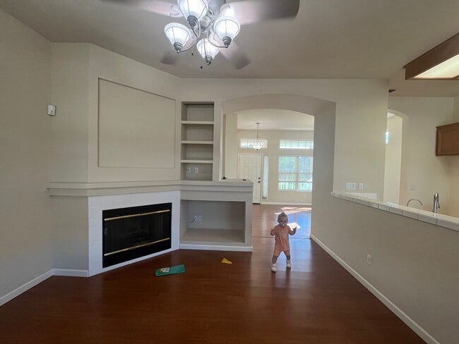 Foto del edificio - Beautiful Clean 3 Bedroom 2 Bath 1451 Sqft...