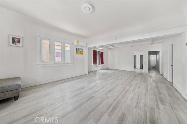 Foto del edificio - 220 E Kingsley Ave