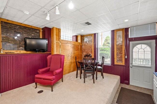 Building Photo - 1201 State Ave