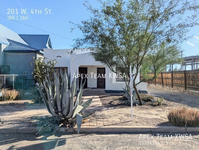 Foto del edificio - $1495-Charming 3 Bed | 1 Bath Adobe Home N...