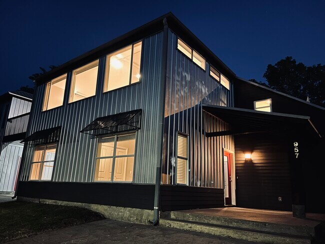 Foto del edificio - 957 W Hughes St