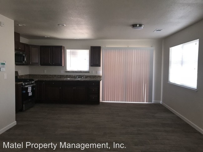 Building Photo - 2025 Durango Ln