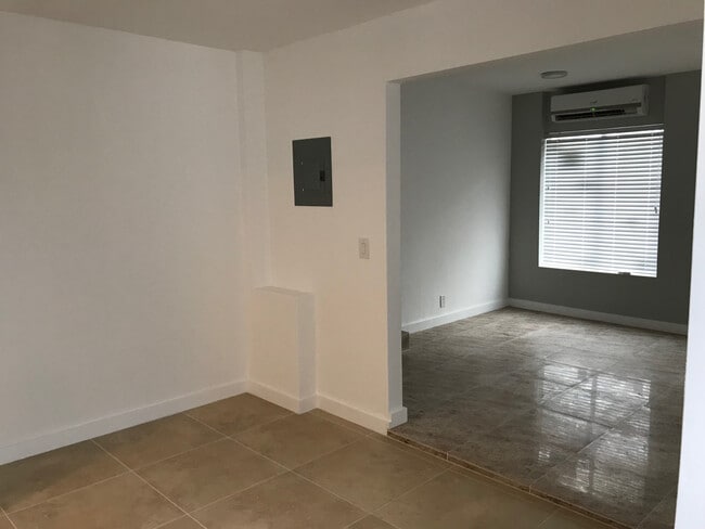 Building Photo - NE 8th Ave