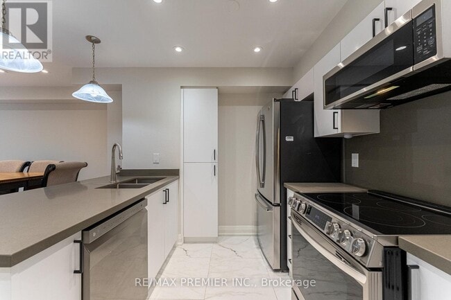 Building Photo - 1 Balmoral Ave