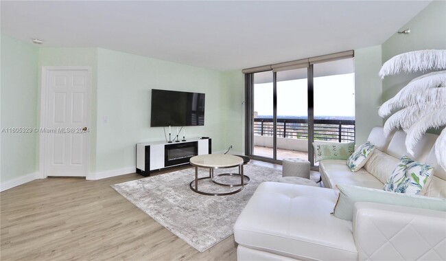 Foto del edificio - 3500 Mystic Pointe Dr