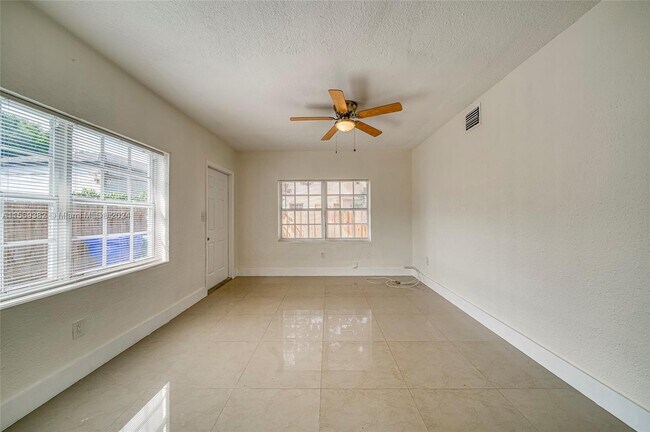 Building Photo - 1749 NW 40th St