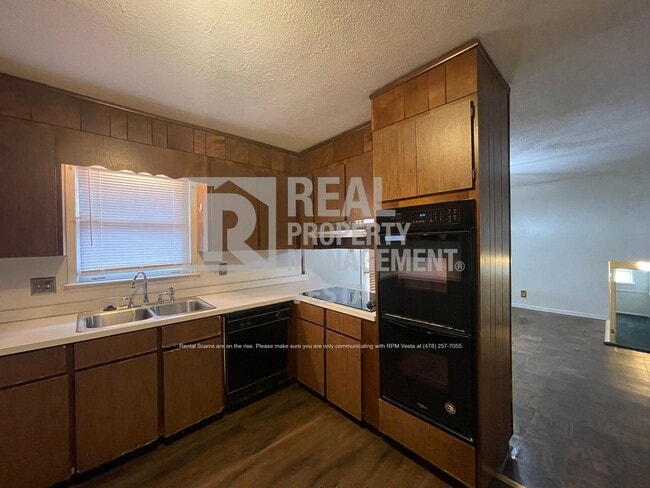 Building Photo - 5081 Idleway Dr