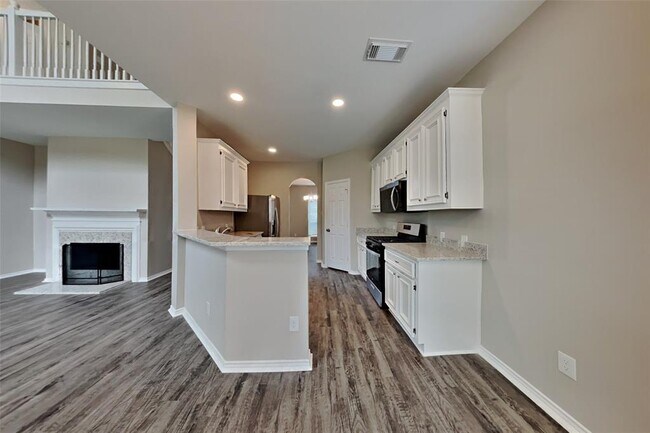 Foto del edificio - 2727 Lakecrest Way Dr