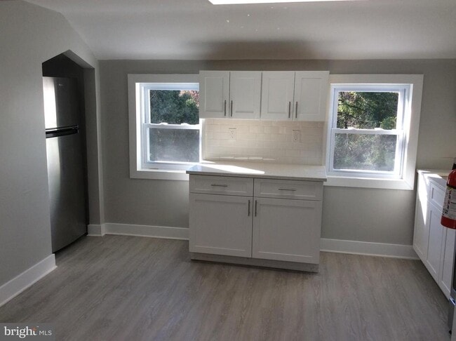 Building Photo - 1168 Romano Ave