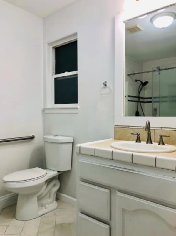 Building Photo - 128 E Main St