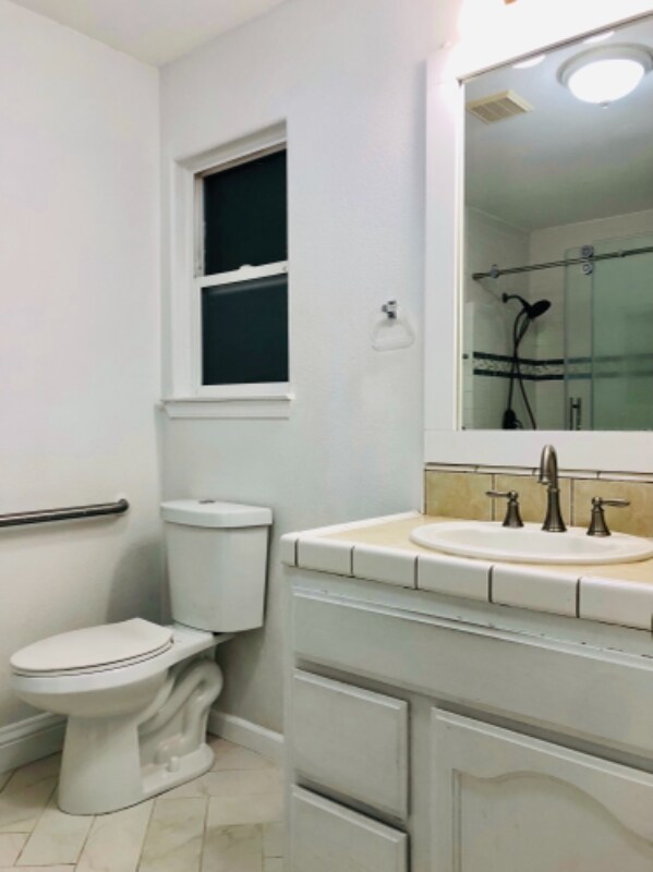 Foto del edificio - 128 E Main St