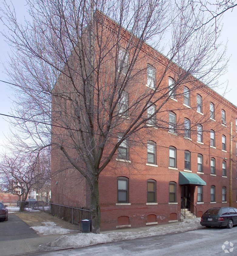 Primary Photo - 563 S Summer St
