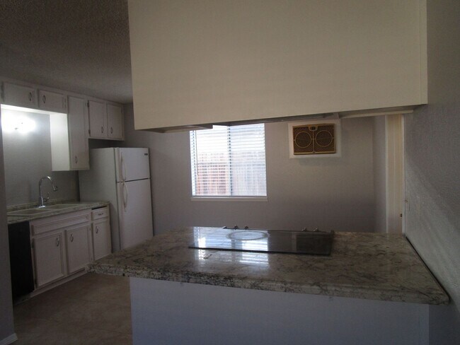 Foto del edificio - 632 Commercial Ave
