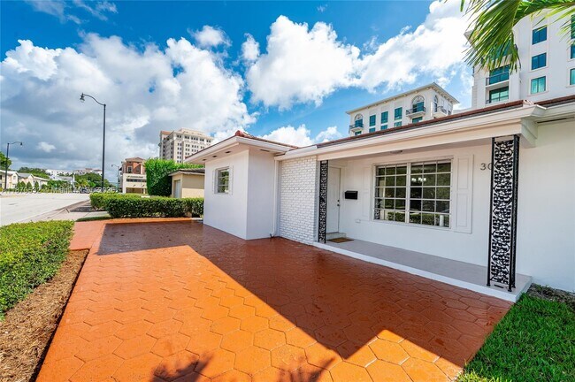 Foto del edificio - 3091 S Le Jeune Rd