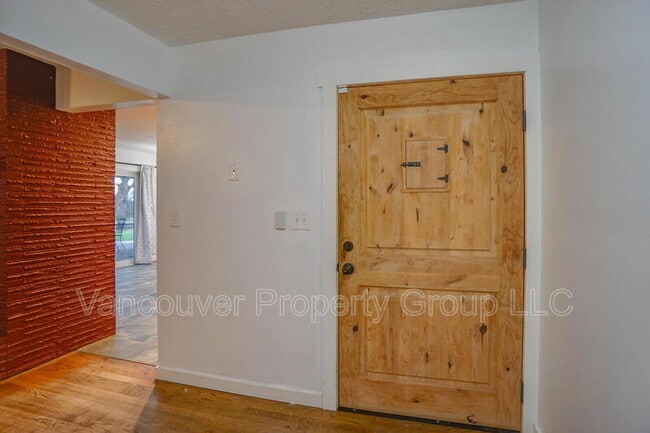 Foto del edificio - 3211 NE 62nd Ave