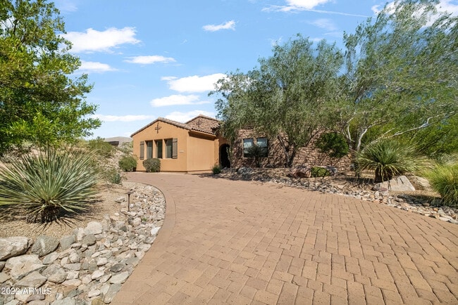 Building Photo - 12141 N Sunset Dr
