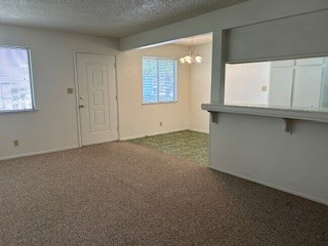 Building Photo - La Buena Vida Townhouse
