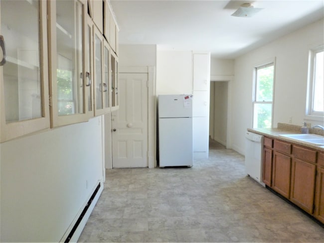 Building Photo - 14 Hickok Pl