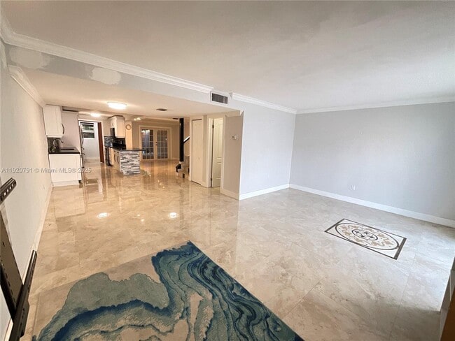 Building Photo - 936 W 79th Pl